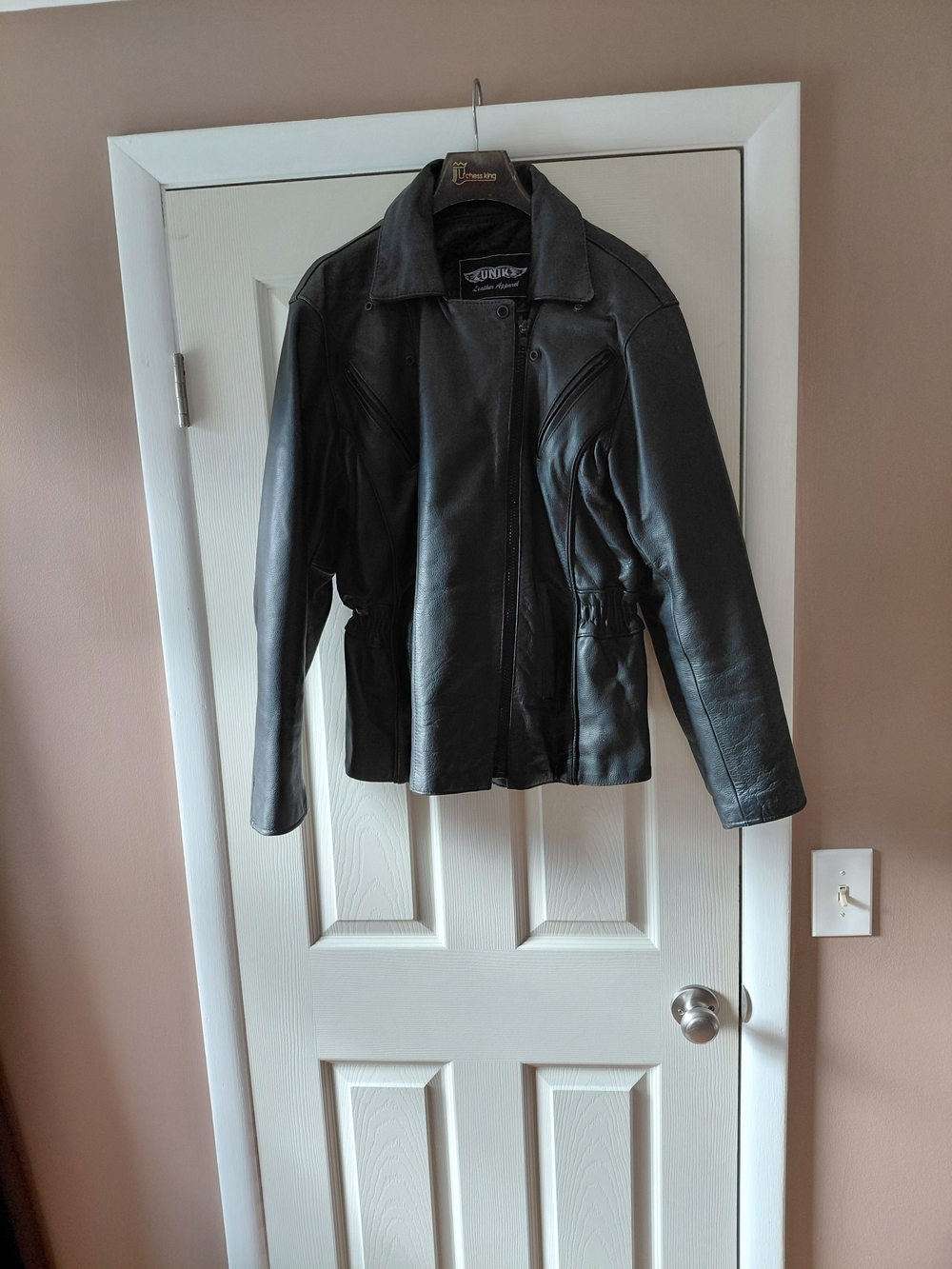 Unik Black Leather Zip-Front Women's Jacket with Panel Detailing